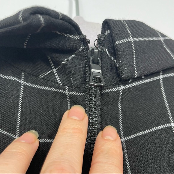 Alice + Olivia Classics Rhoda Checked Caddy Dress - Picture 8 of 10